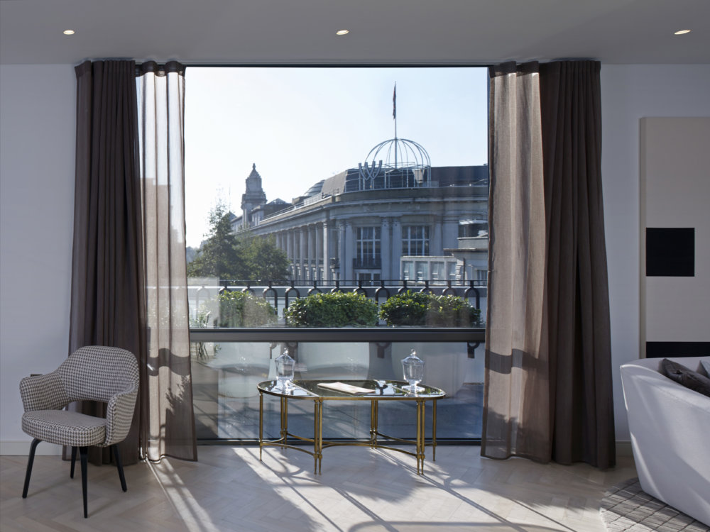Stiff + Trevillion unveil landmark building for Derwent, Queens Building W2